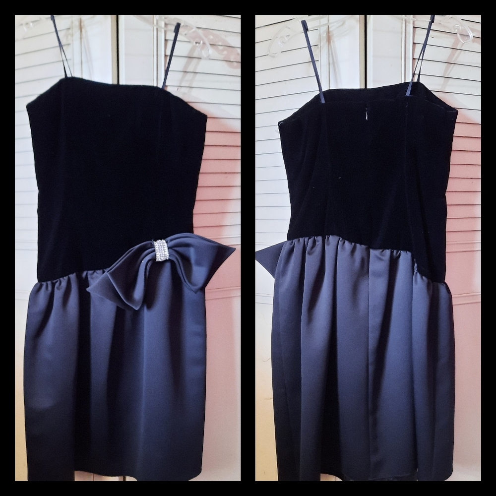 Women Petite 10 Black Velvet Elegant Dress